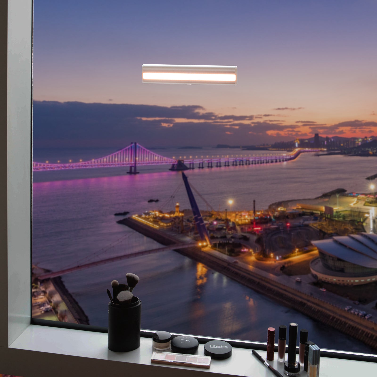 Glamcor Cosmic Twins Light Attachable to Glass