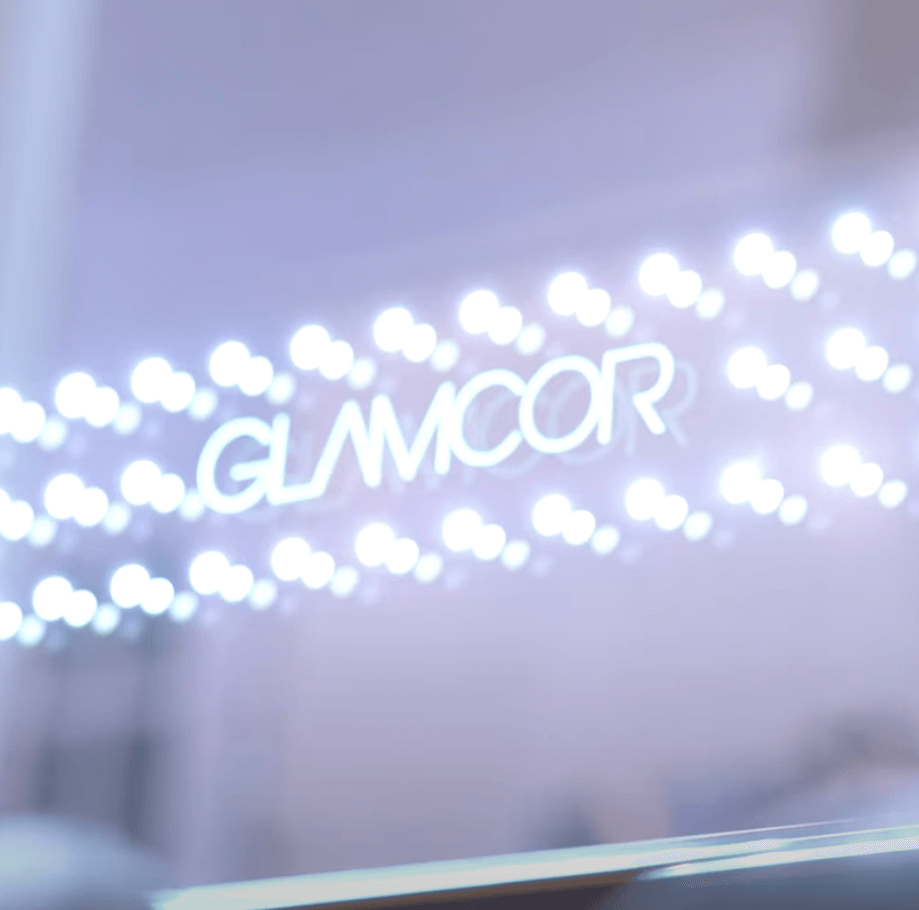 Glamcor socialite mirror High-quality illumination for makeup application