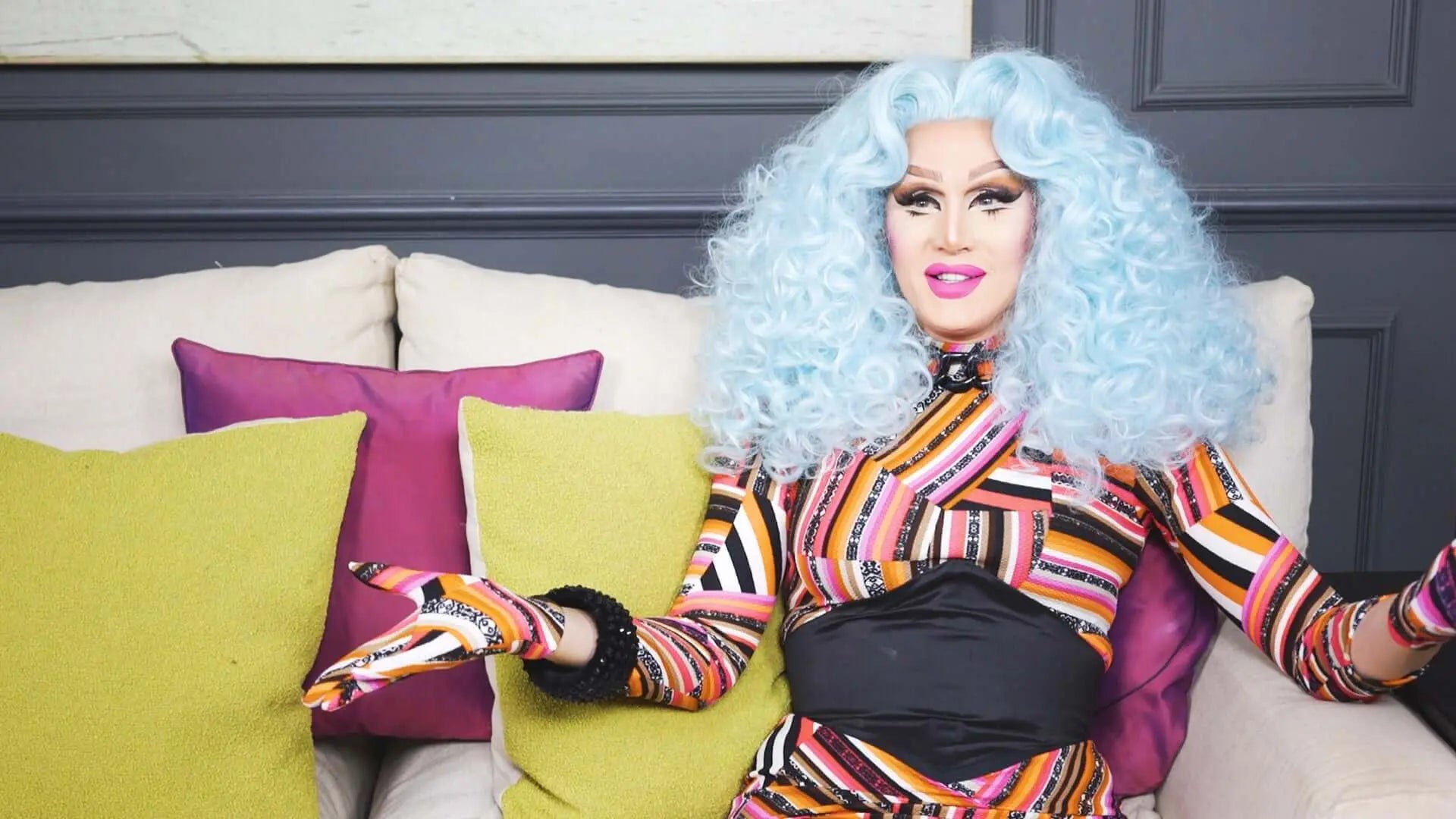 Charlie Hides Becomes The Best Makeup Mirror GLAMCOR