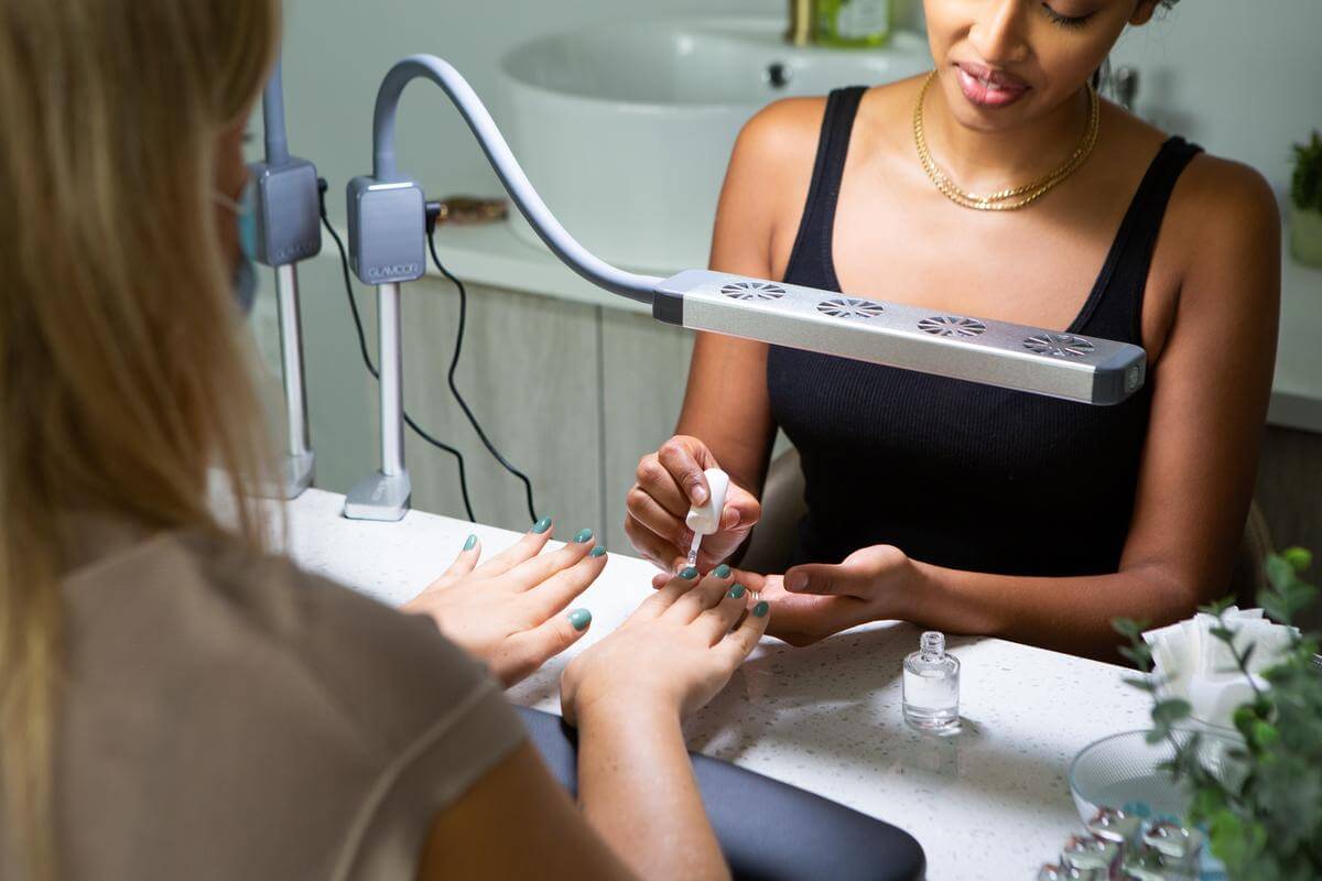 GLAMCOR Flow helps remove harmful fumes and cut eyelash glue or nail polish drying time in half