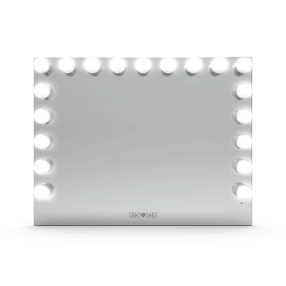 Riki Hollywood Mirror demonstrating the versatility of color temperature adjustment.