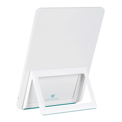 Compact RIKI Skinny mirror with adjustable LED lighting