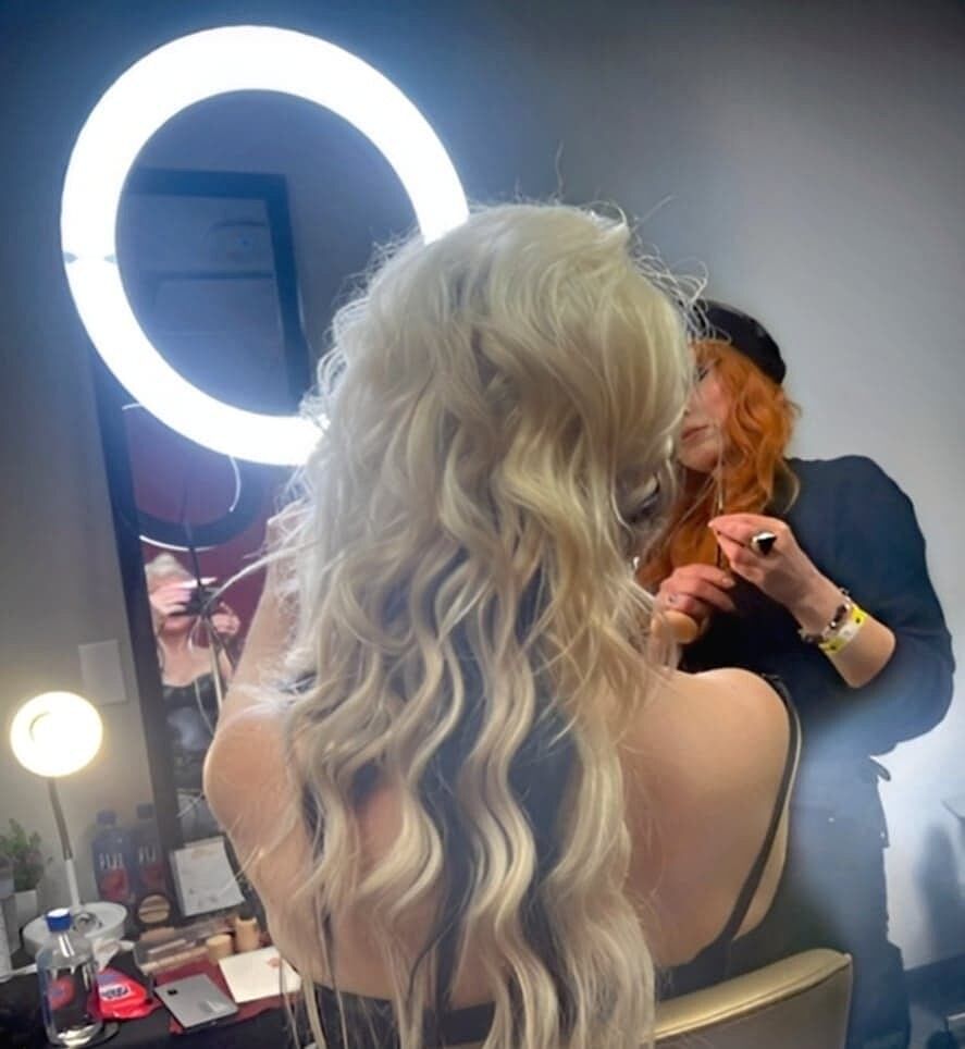 Satya, Professional makeup artist, using the GLAMCOR GALILEO