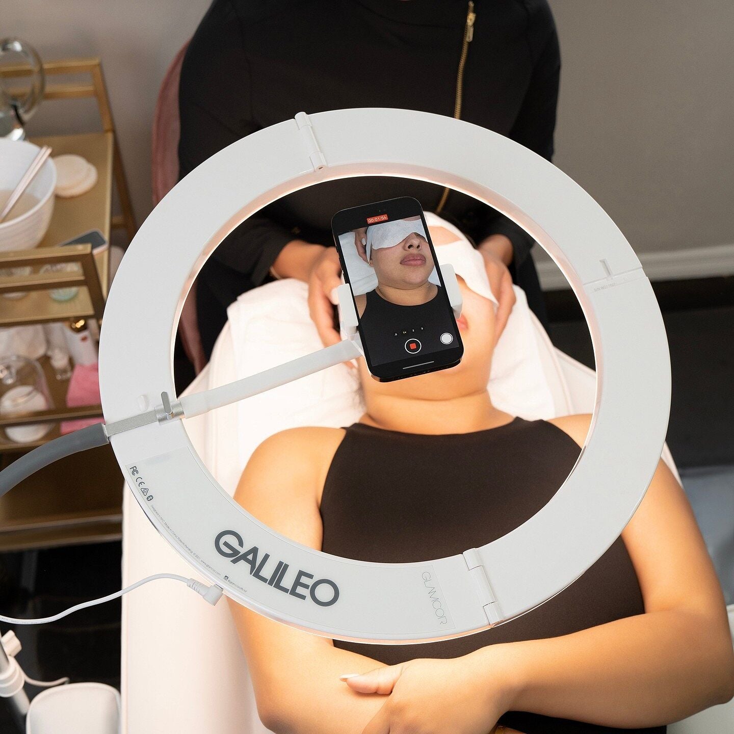 @glamcorofficial, Esthetician, using the GLAMCOR GALILEO
